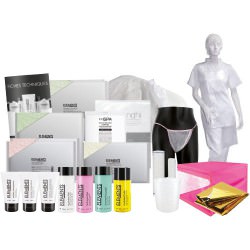 Une aide avec un kit pour les examens esthétiques pour futures esthéticiennes