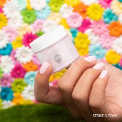 Dip Powder Gelish : Une alternative durable et élégante pour des ongles parfaits