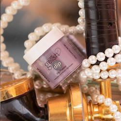Dip Powder Gelish : Une alternative durable et élégante pour des ongles parfaits