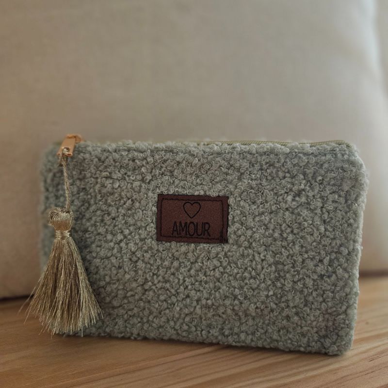 Petite Pochette Bouclette (Coloris Au Choix) Petite Pochette Bouclette (Coloris Au Choix)