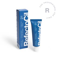 Beauté du regard assuré avec cette teinture pour cils bleu profond