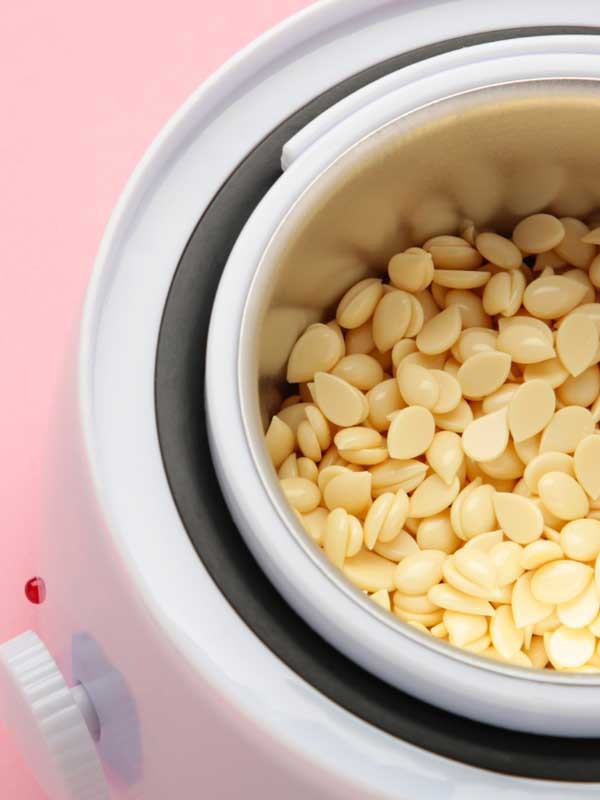 Chauffe pot, les accessoires indispensables pour l’épilation