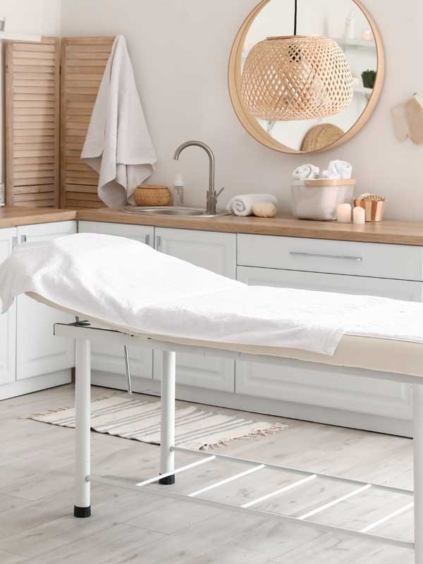 Tables de massage et tables de soins pour esthéticiennes